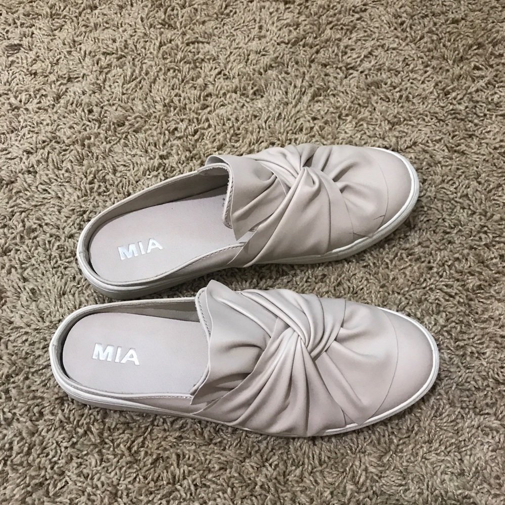 MIA Sneaker Slip-On
